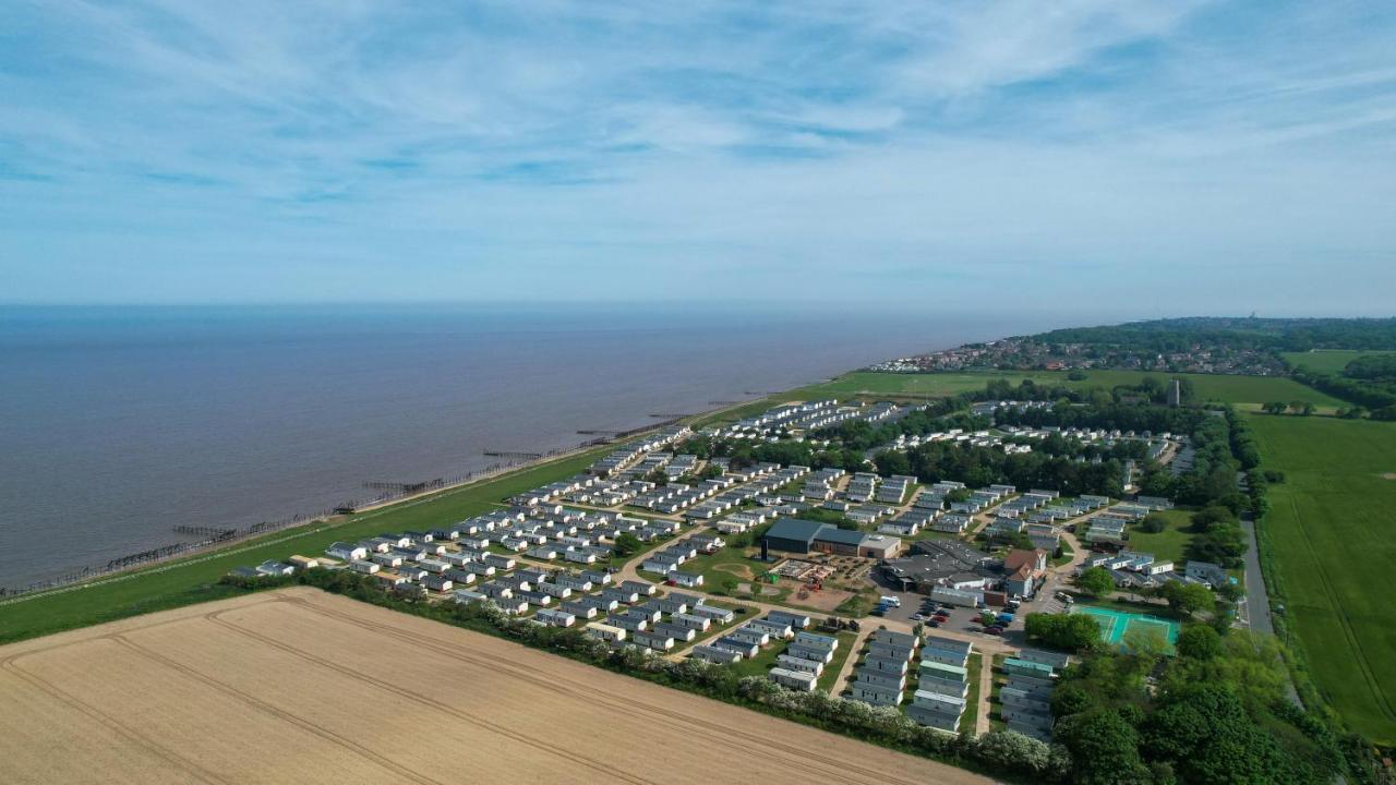 Отель Lovely Caravan With Wifi At Broadland Sands In Suffolk Ref 20035Bs Hopton on Sea Экстерьер фото